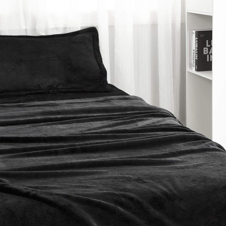 Black fleece online bedding